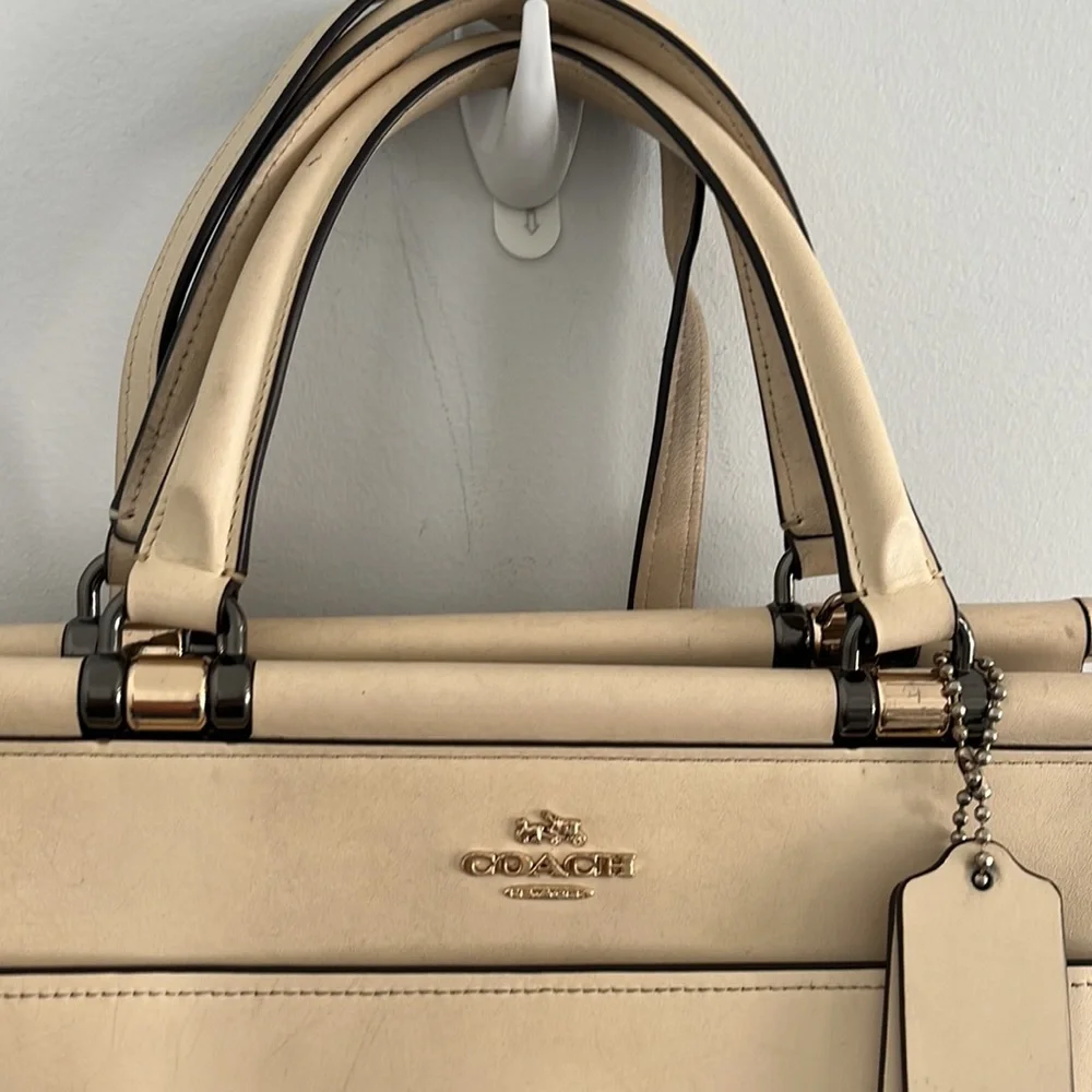 Coach Selena grace bag Selena comes‎ collab with coach